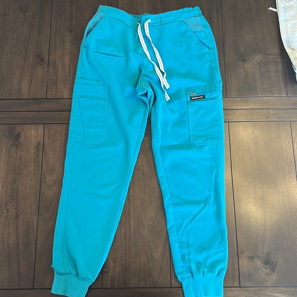 Members Only Scrub Set Size Small - Picture 4 of 7